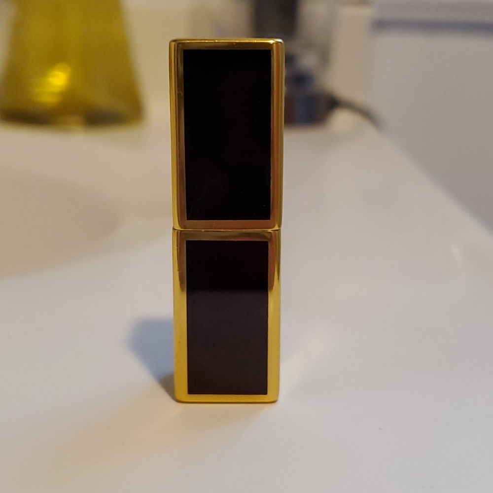 TOM FORD mini lipstick in True Coral
